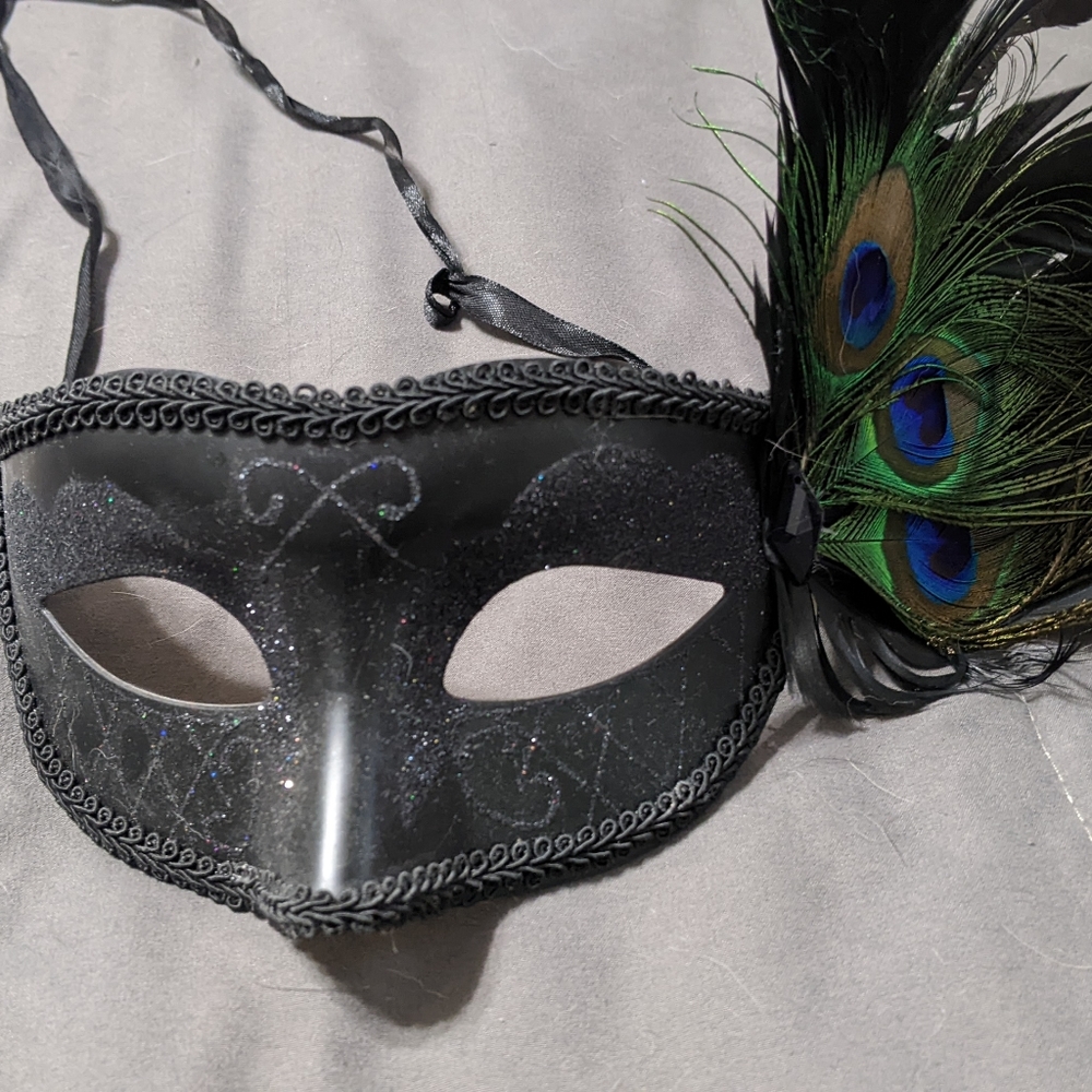 Masquerade mask peacock